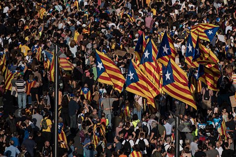 スペイン・カタルーニャの独立を訴え70万人がデモ