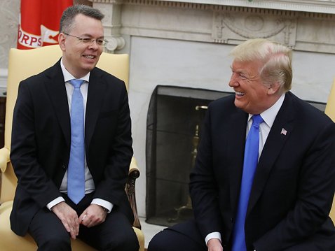2018年10月にブランソン牧師は釈放。米国に帰国後、ホワイトハウスでトランプ大統領と会談した (C)Mark Wilson/Getty Images