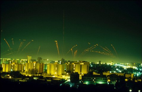 1991年1月17日、「湾岸戦争」は多国籍軍によるイラク空爆で開戦した (C) Laurent VAN DER STOCKT/Getty Images