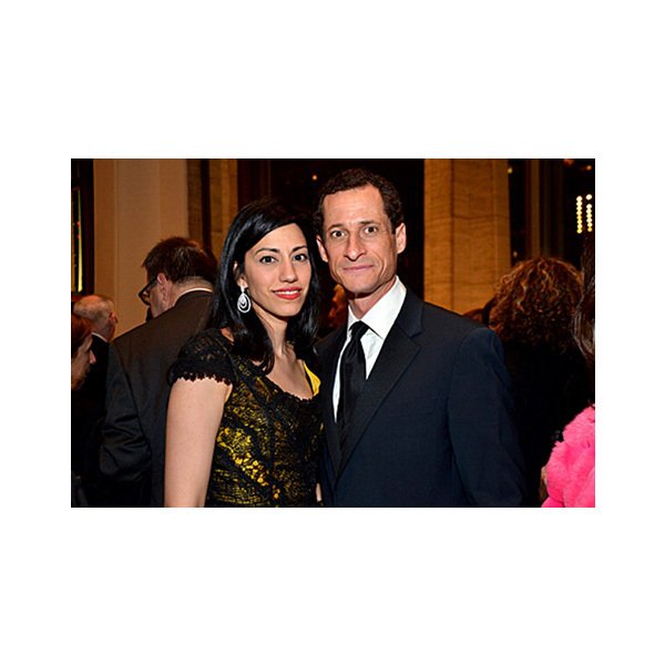 メール問題再発で混沌の米大統領選挙！ヒラリー側近の美人スタッフが