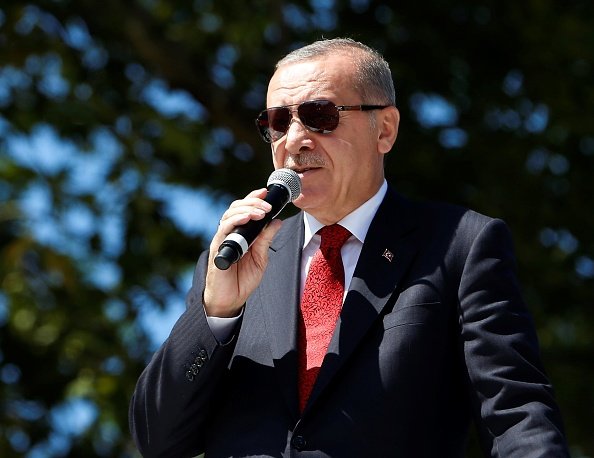 エルドアン大統領は演説で「私たちに利上げを期待するのは無駄だ、利下げを続ける」と発言。これがトルコリラ売り要因となった (C)Anadolu Agency/Getty Images