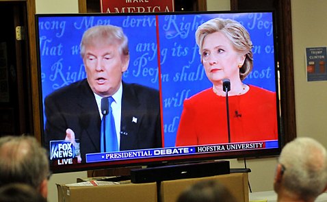 クリントン氏とトランプ氏の米大統領選テレビ討論会の様子