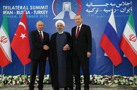 トルコ・ロシア・イラン首脳の集合写真