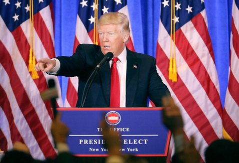 マーケットの注目を集めていた、トランプ氏の記者会見は期待はずれの内容に… (C)Spencer Platt/Getty Images