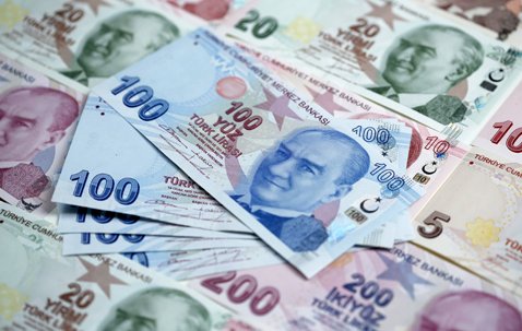トルコの紙幣には、建国の父である初代大統領のムスタファ・ケマル・アタテュルクの肖像が描かれている