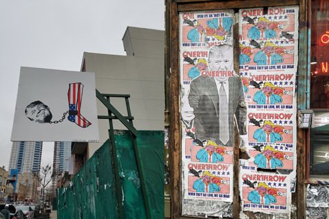 ニューヨークの街中には、トランプ大統領を揶揄するような看板やポスターがいくつかみられた